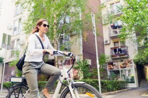 De milieuvoordelen van elektrische fietsen: duurzaamheid op twee wielen