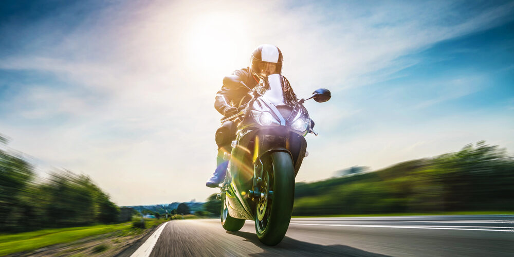 Veilig op weg: essentiële tips voor de motorrijder