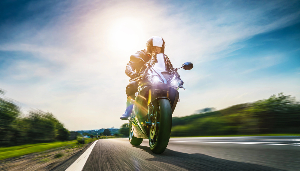 Veilig op weg: essentiële tips voor de motorrijder