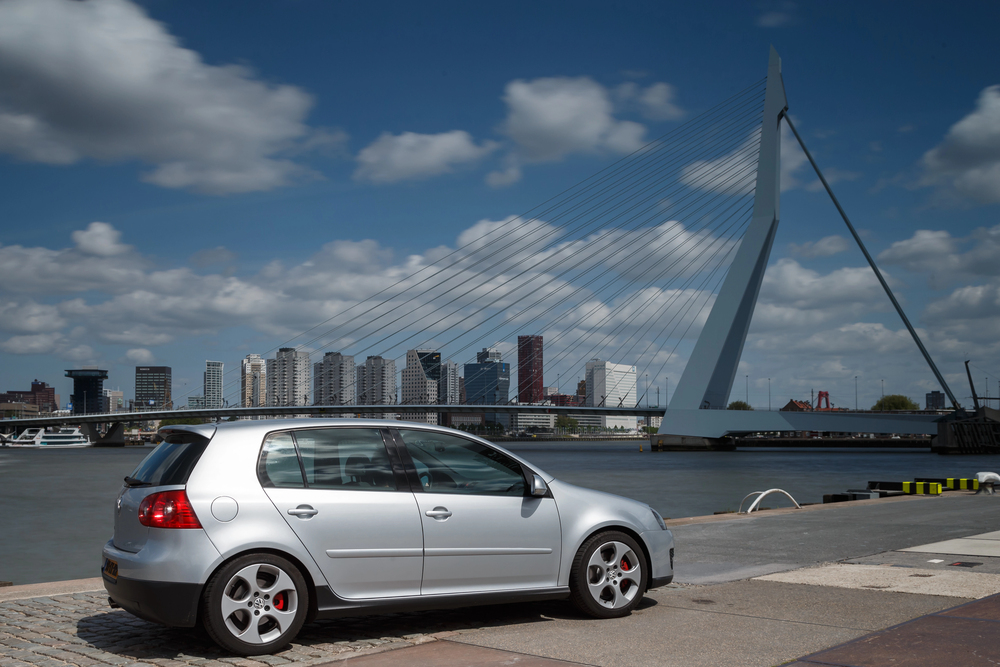 Ontdek de vrijheid van auto huren in Rotterdam