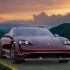 Porsche Taycan Cross Turismo op een prachtige bergweg